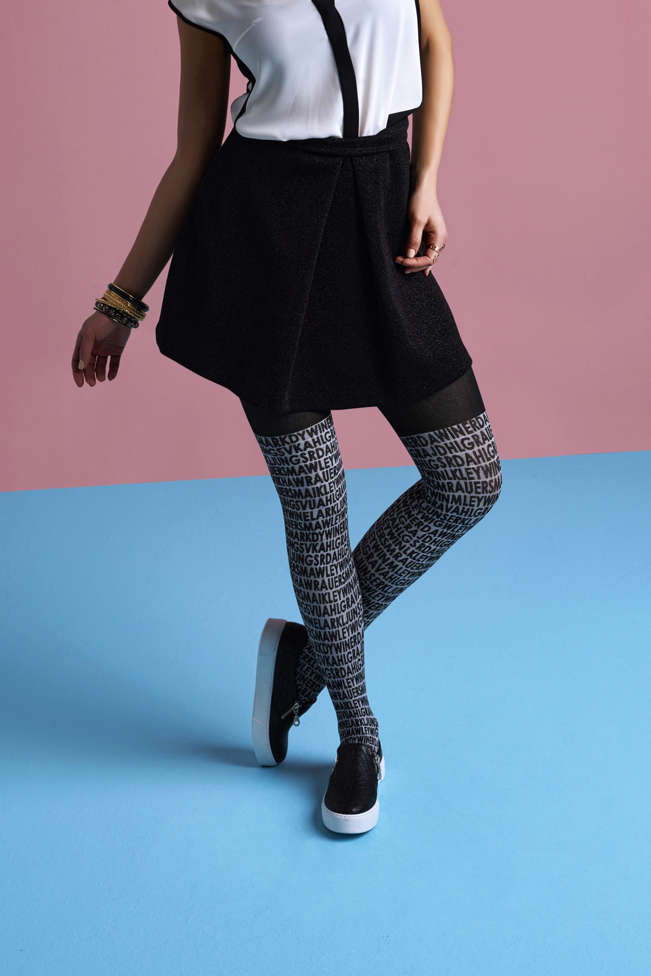 جوراب شلواری طرح دار زنانه پنتی مدل‌ Letter مشکی 